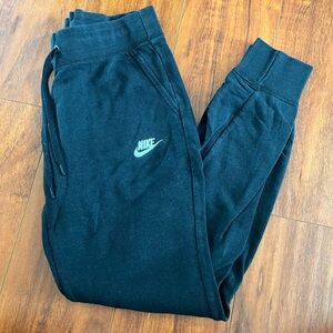 BLACK NIKE JOGGERS